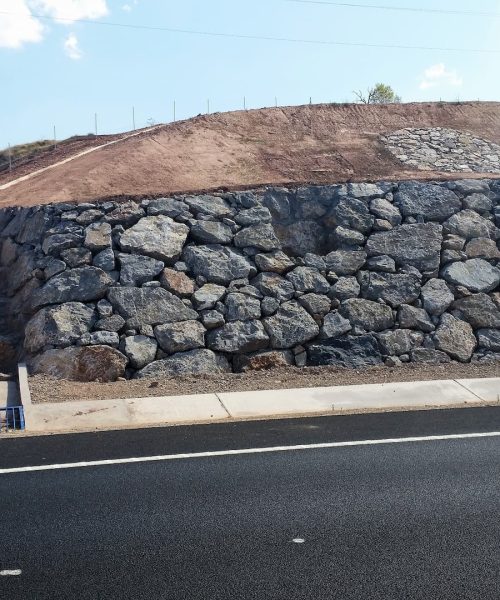 Colocación de escollera en La Rioja – muros y taludes